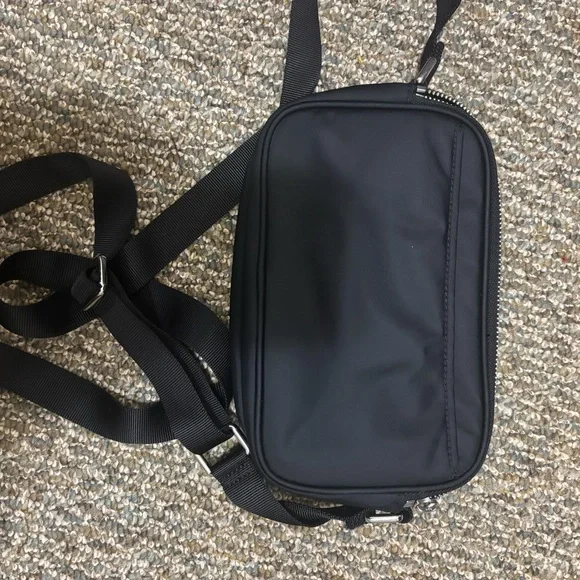 lululemon athletica Black Camera Crossbody - Picture 6 of 6